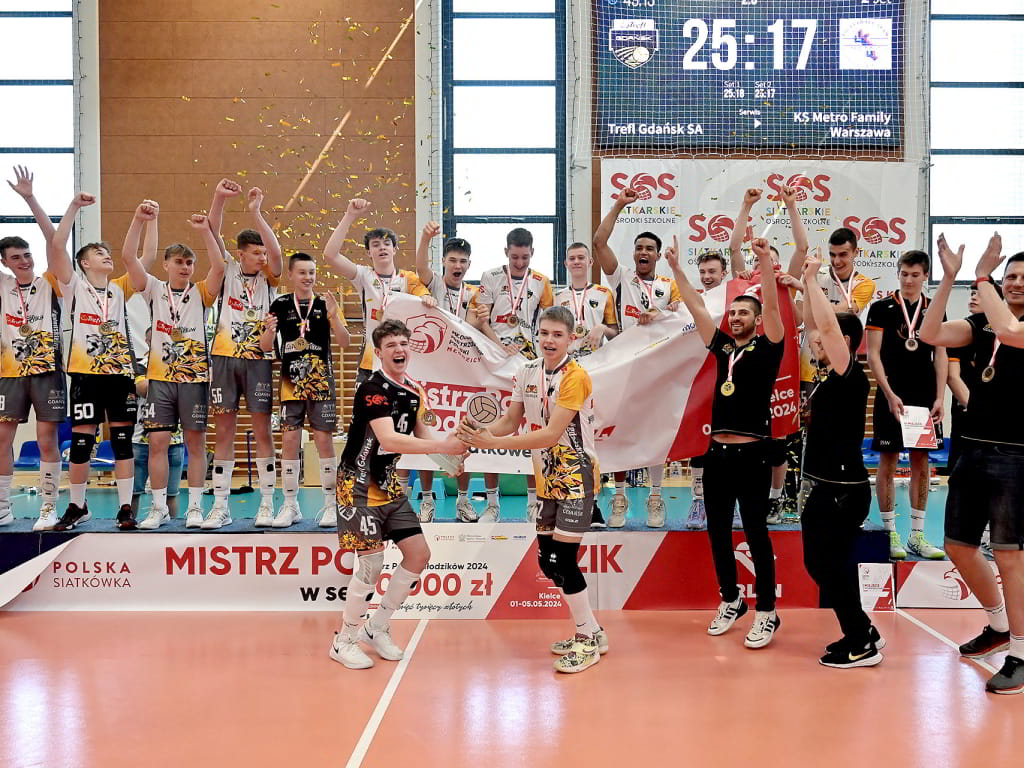 Grupowe zdjęcie Młodzików Trefl Gdańsk.